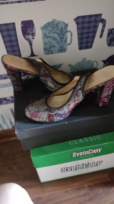Продам нарядные туфли 38 размера