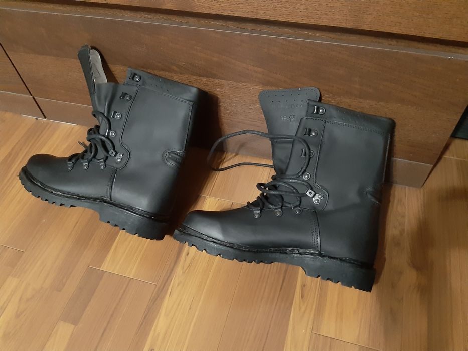 Bocanci militari  negri si maro