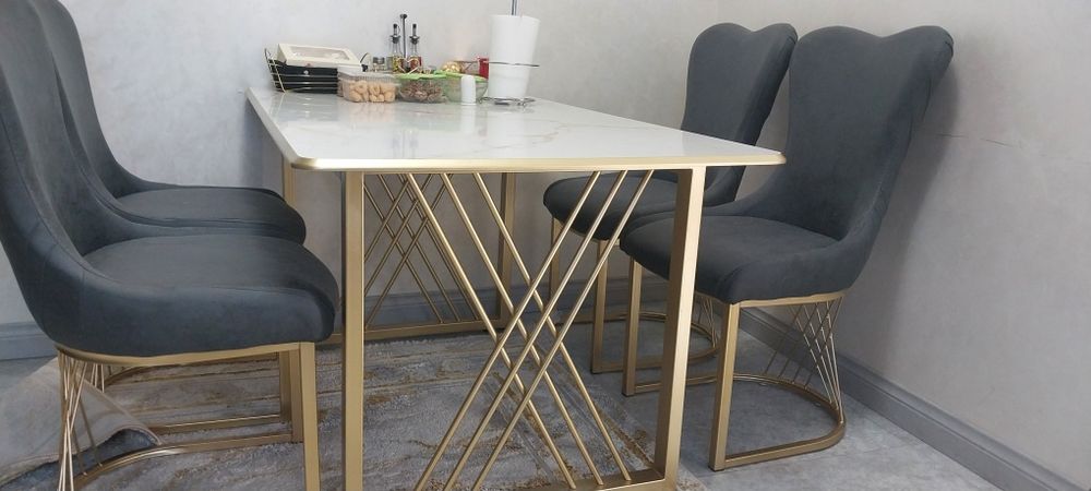 Кухонный стол и стулья