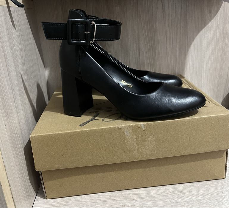 Продам женские туфли