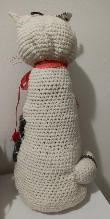 Плетена котка с джоб за дистанционно