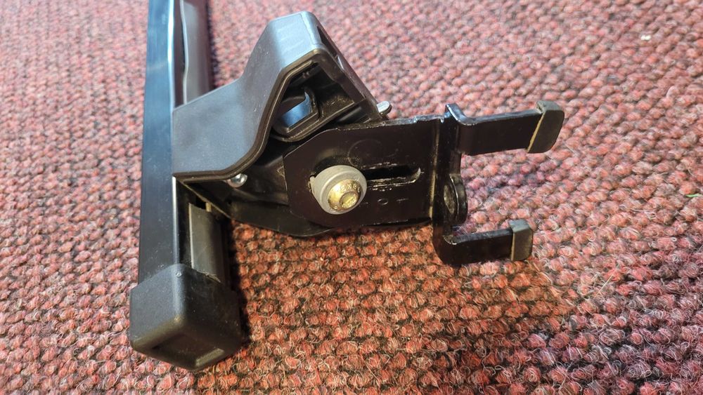Bare transversale portbagaj auto la punct fix , prindere cu surub pe plafoniera pentru Opel si alte marci – 250 lei (preț fix)