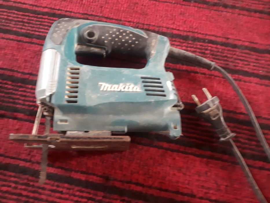 Электролобзик Макита