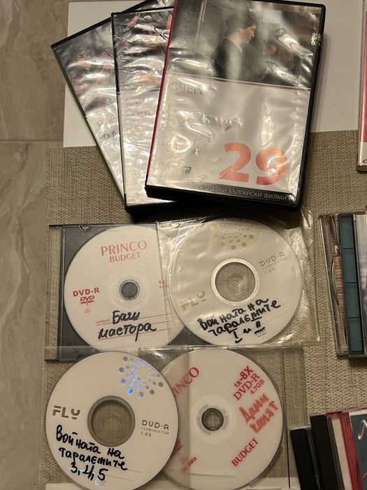 Продавам музикални дискове