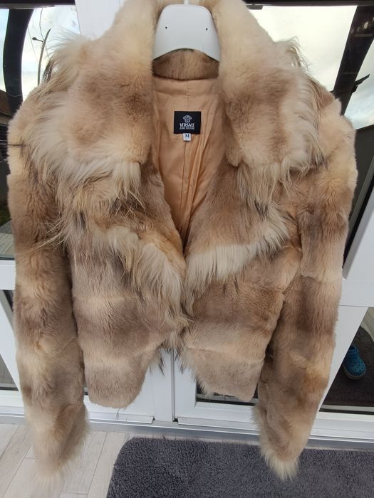 Blanita Versace impecabila