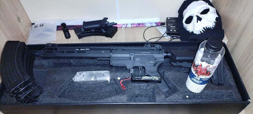 Airsoft Висок клас Реплика+4 пълнителя+ 11.1V батерия + спийдлоудър и 1600 топчета АСГ ДЕВИЛ