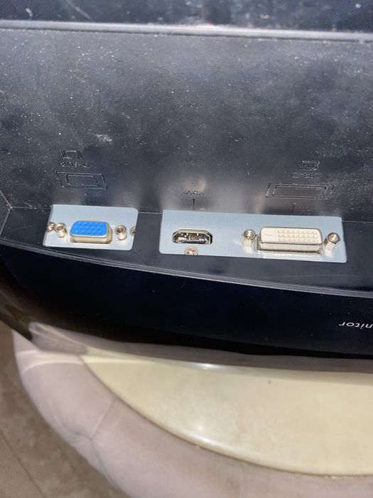 Benq monitor vga merge , hdmi stricat , digital port merge