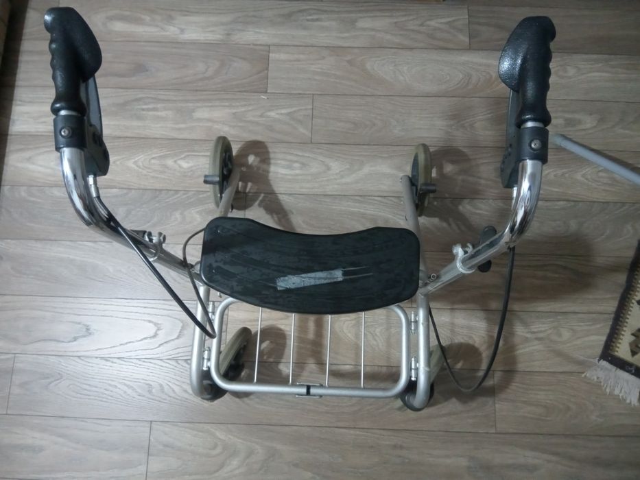 Căruț ajutător persoane adulte