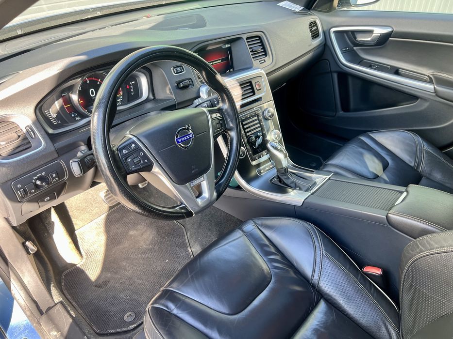 Volvo V60 4x4 R design 2.4D plug-in-hibrid