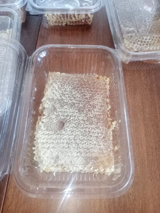 Продавам пчелен мед