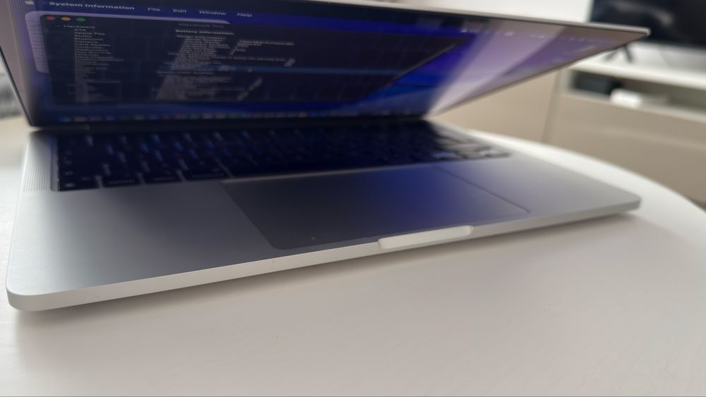 MacBook Pro 13-inch M1 512GB SSD 8GB RAM Silver