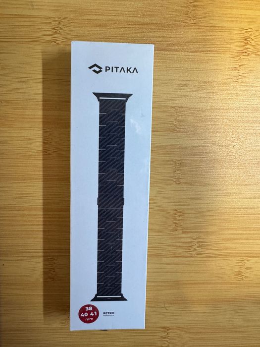 Pitaka Carbon Fibre Retro каишка и Pitaka магнитна стойка за телефон