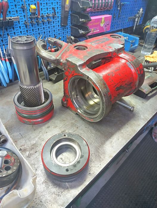 Reparatii șI alezare mobile,cilindri hidraulici.