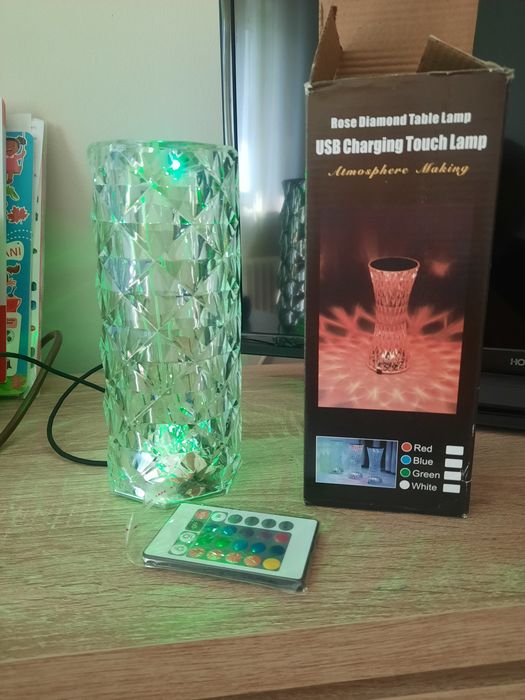 Lampa cu telecomanda,cu culori diferite.