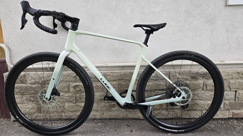 Vând gravel de carbon cube