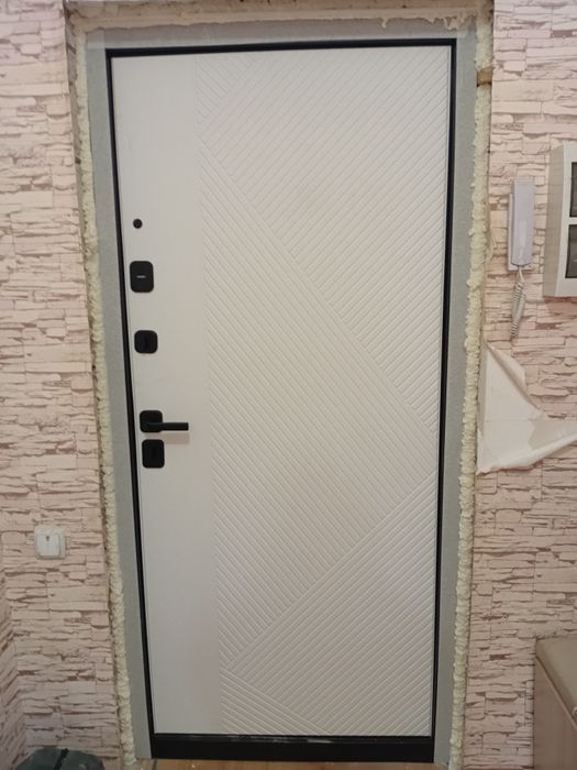 Установка входных дверей