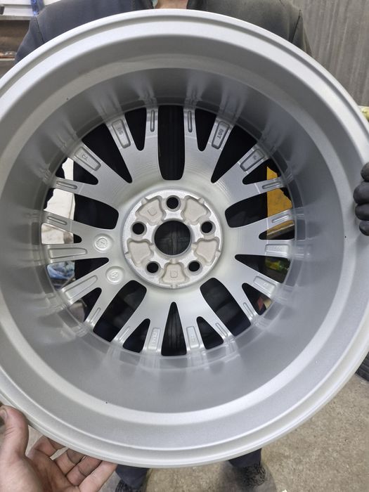 Камри 70 оригинал R18 комплект