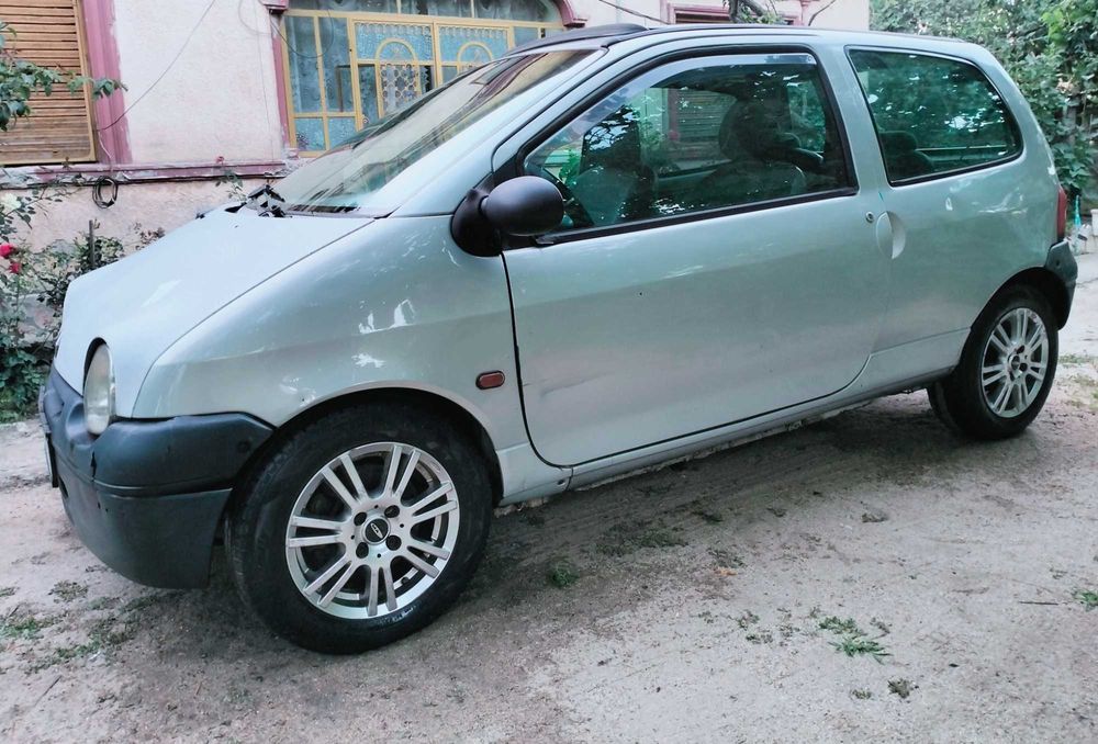 Renault Twingo 1.2 benzină trapă panoramică mașină economică consum redus ideală pentru oraș schimb auto + ofer diferență, preț negociabil, 0740616525