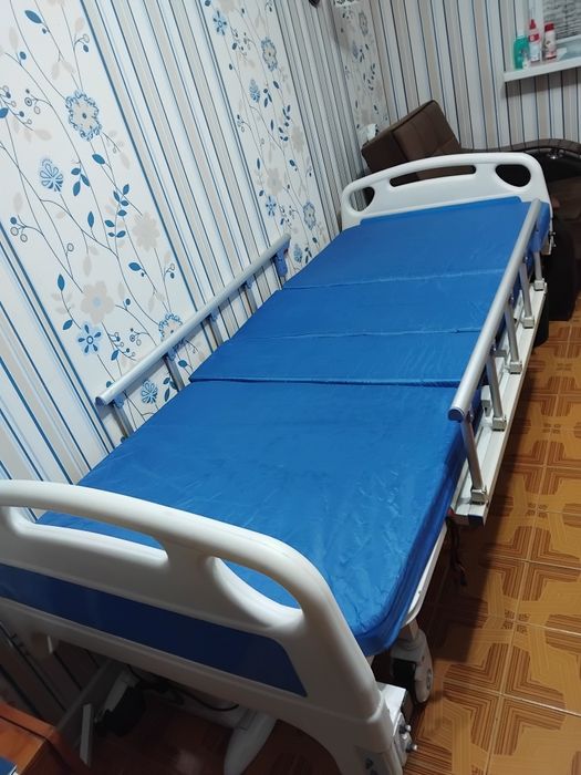 Продается 2х функциональная электрическая кровать медицинская.