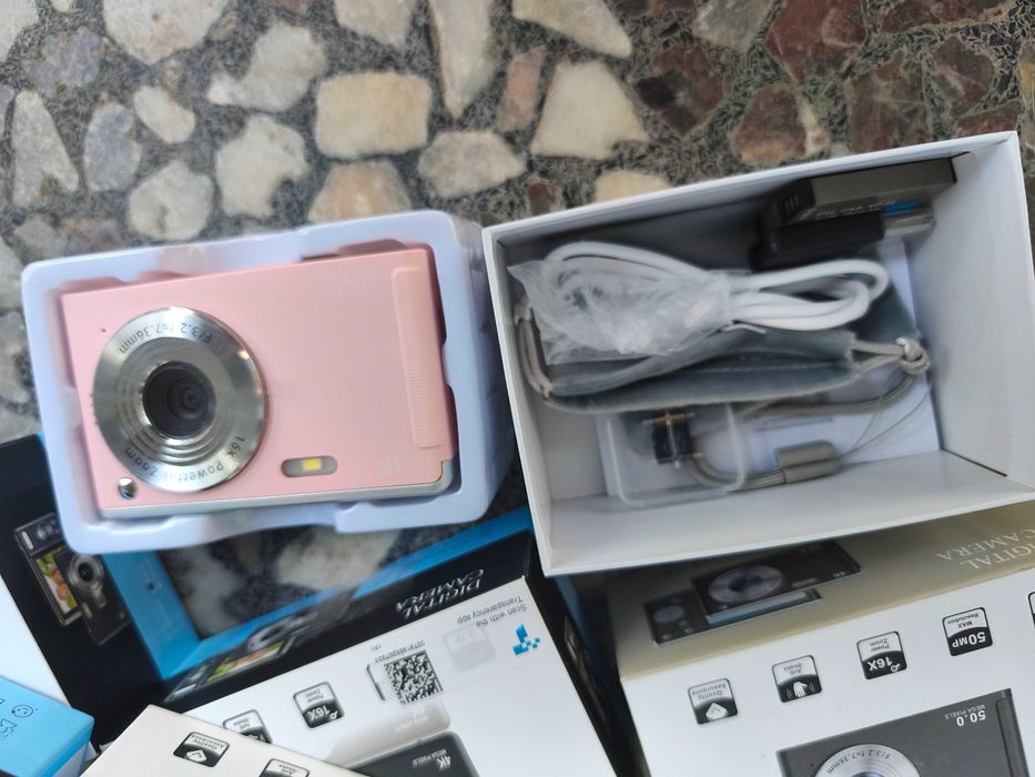 Чисто нов 4K 50MP фотоапарат Автофокус, 32GB карта, 2 батерии, черен..