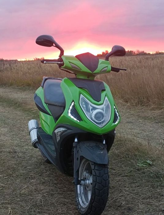 Продам скутер Racer Flame