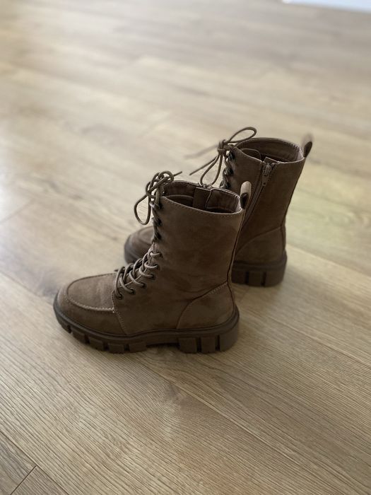 Ghete cu sireturi ‘Jolina’