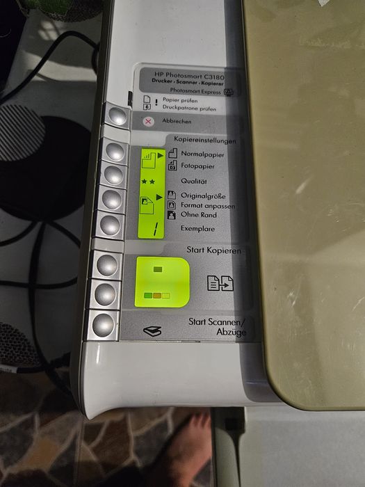 Vând imprimanta HP Photo Smart în stare bună de funcționare