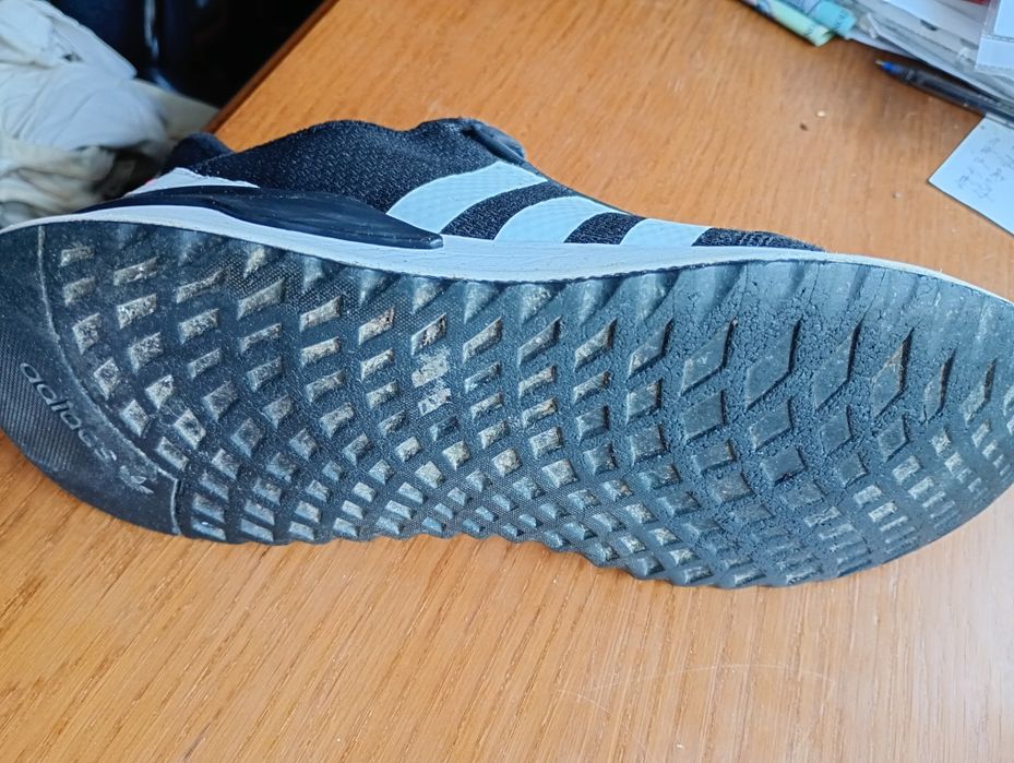 Vand adidasi ultimul model