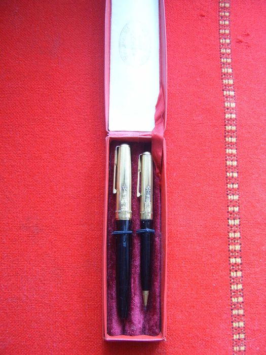 Москва ,стар луксозен комплект писалка със златно перо и пиромолив