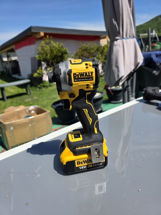 Pistol impact biți Dewalt DCF 850