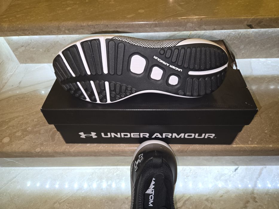 Under Armour - Обувки за бягане HOVR™ Phantom 3 SE