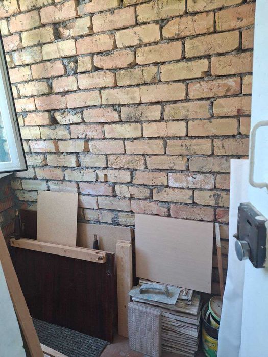 Продаётся 3комнатная на Чиланзаре-Ц балкон 2×6.