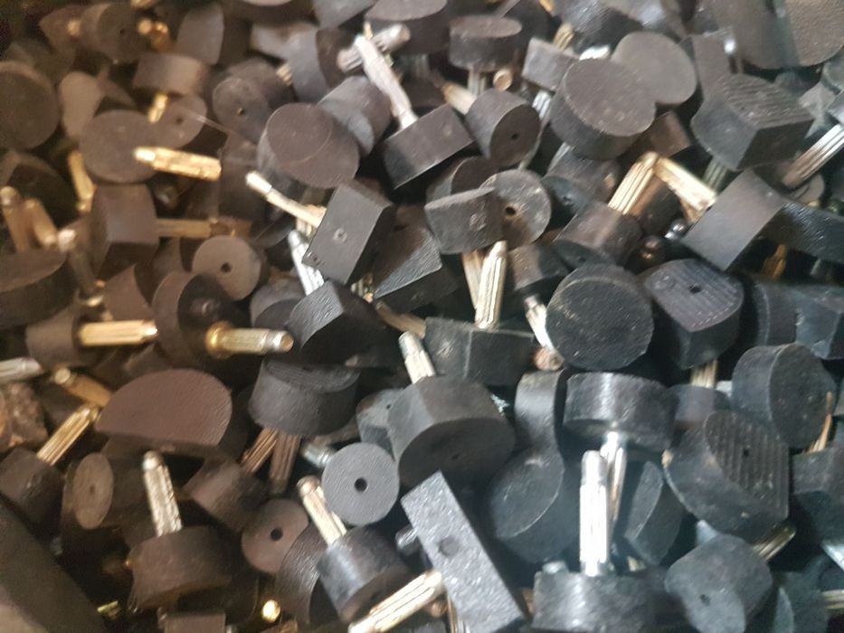 Flecuri cu tija metalică