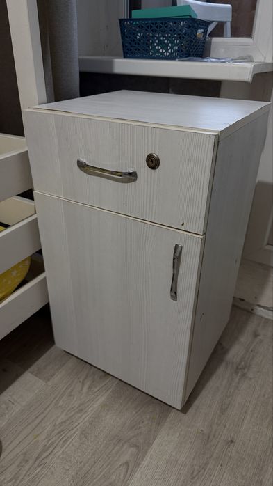 Продам тумбочку