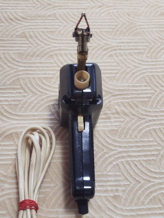 Pistol de lipit negru