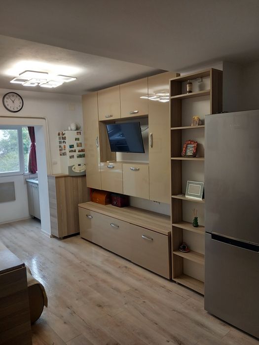 Închiriez apartament