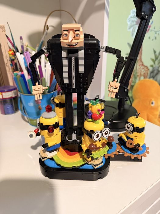 Конструктор LEGO Minions - Гру и Миньоните (75582)