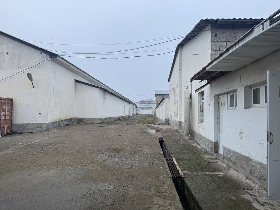 Zavod yer binolar omborxona