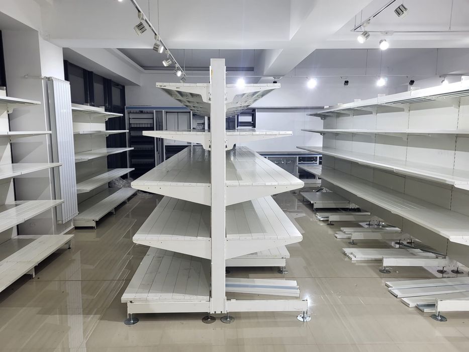 Rafturi de magazin perete