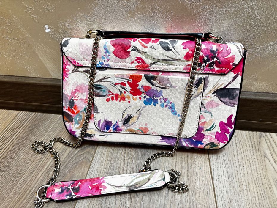 Дамска чанта Guess