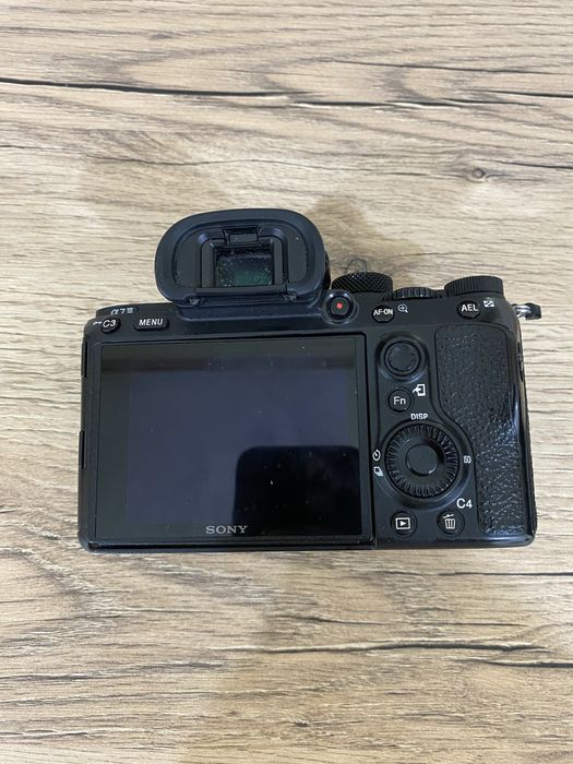 Продаю Sony A7 III body
