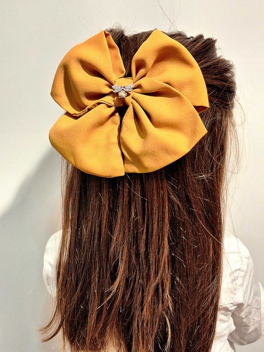 Панделка шнола и скрънчи