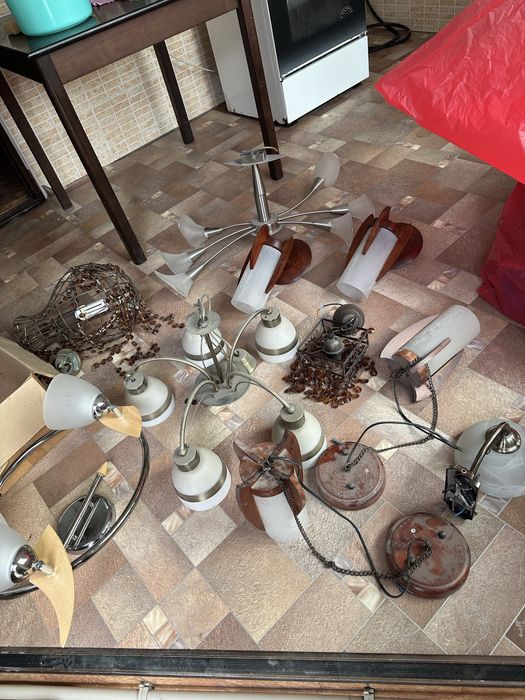 Продам люстры , бра