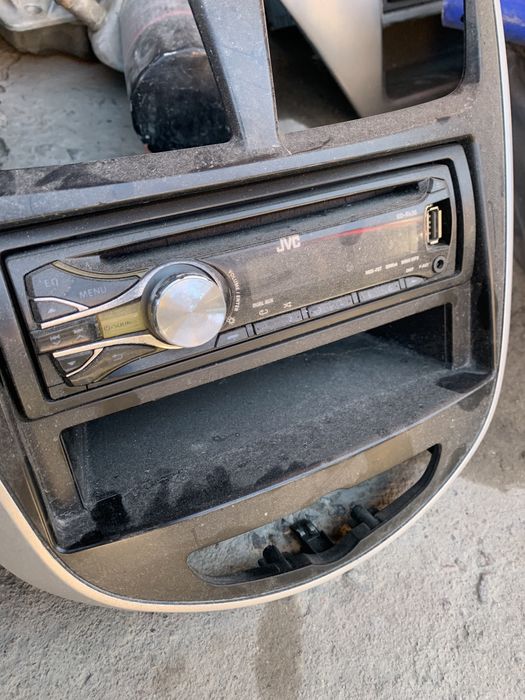 Продам магнитолы оригинал три штуки