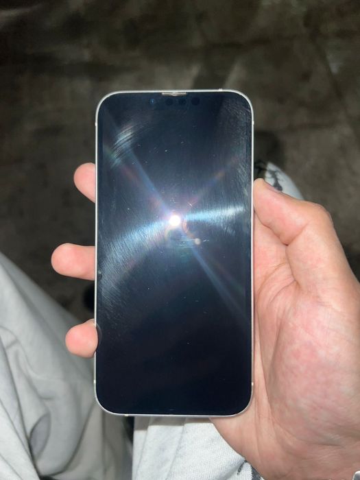 продаю 13 айфон 128гб
