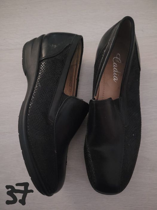 Vând pantofi dama 35lei bucata, noi
