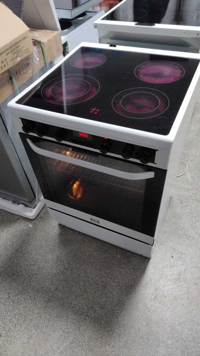 А+ Готварска печка с керамичен плот Electrolux-Електролукс 74 л