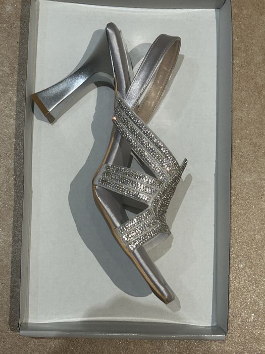 Чисто нови сандали 38 н Recoon