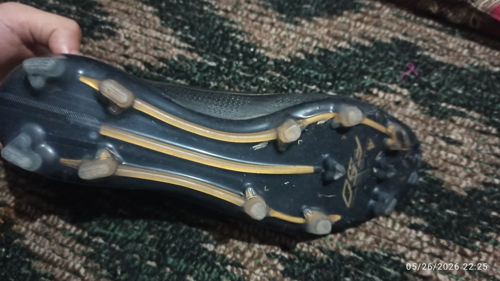 Adidas F50 butsa sotiladi