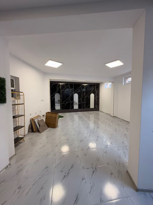 Дава се под наем Магазин в Шумен, Център - 110 кв.м за 408 € - Снимка #2